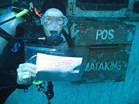海の中に郵便ポスト